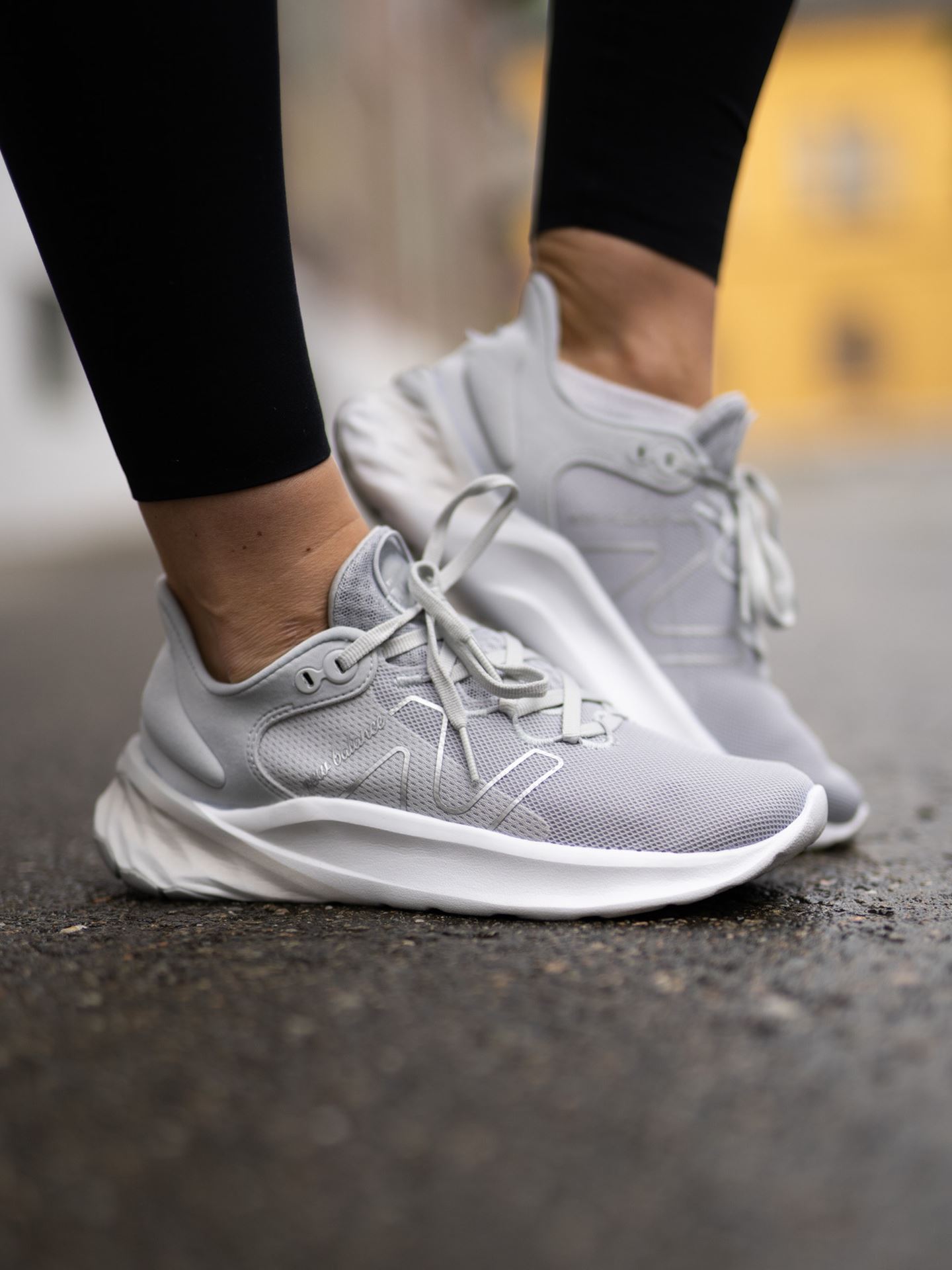 new balance fresh foam roav white