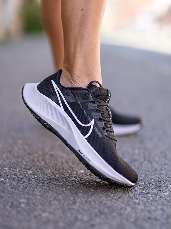 Nike Air Zoom Pegasus 38 Black/ White-Anthracite-Volt