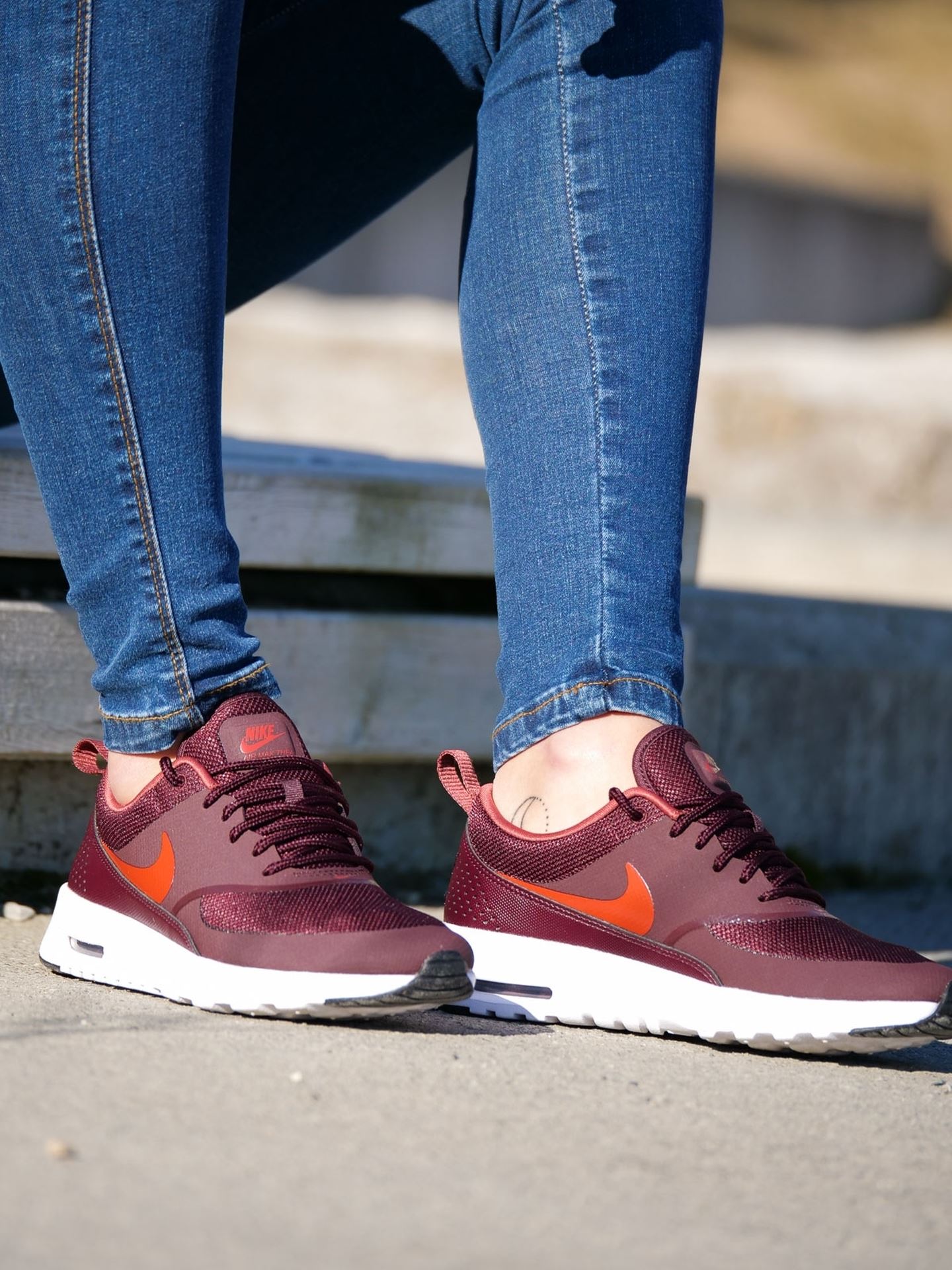 Nike air max thea burgundy 2025