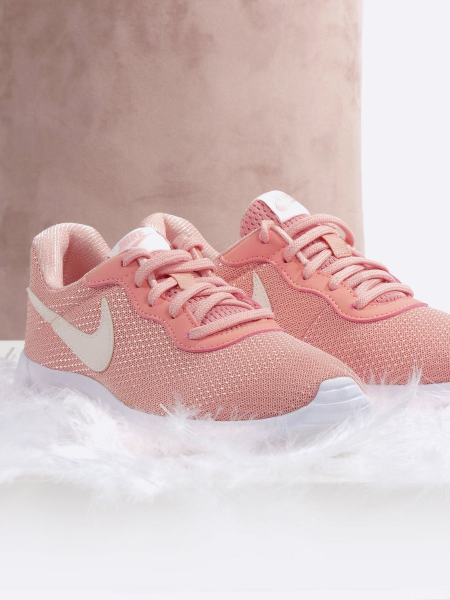 Nike tanjun coral sales