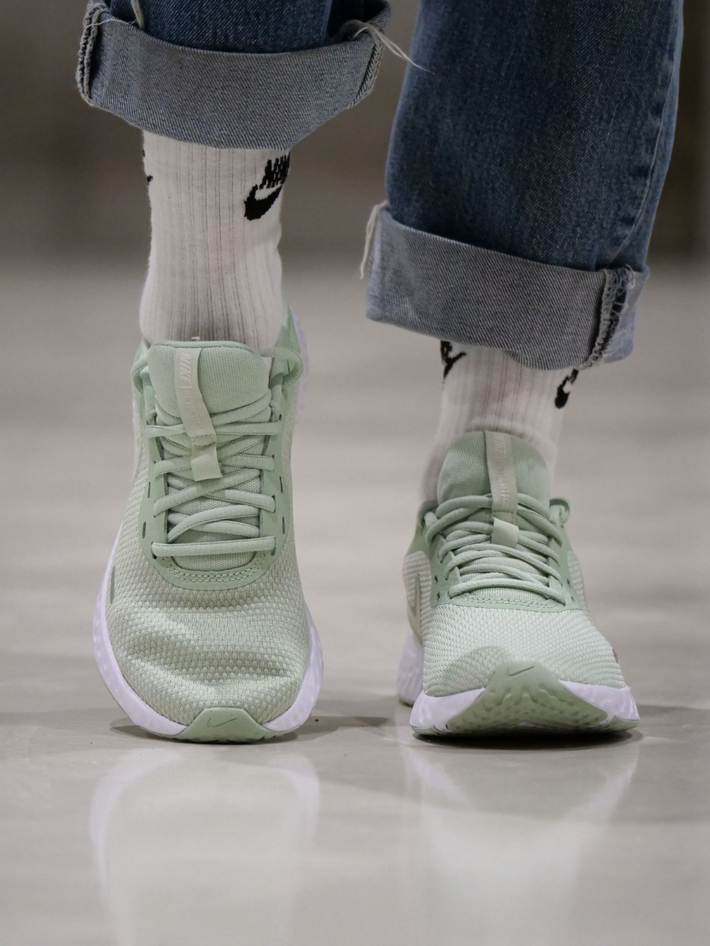 nike revolution 5 pistachio