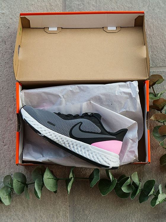 Nike Revolution 5 Black/ Psychic Pink-Dark Grey