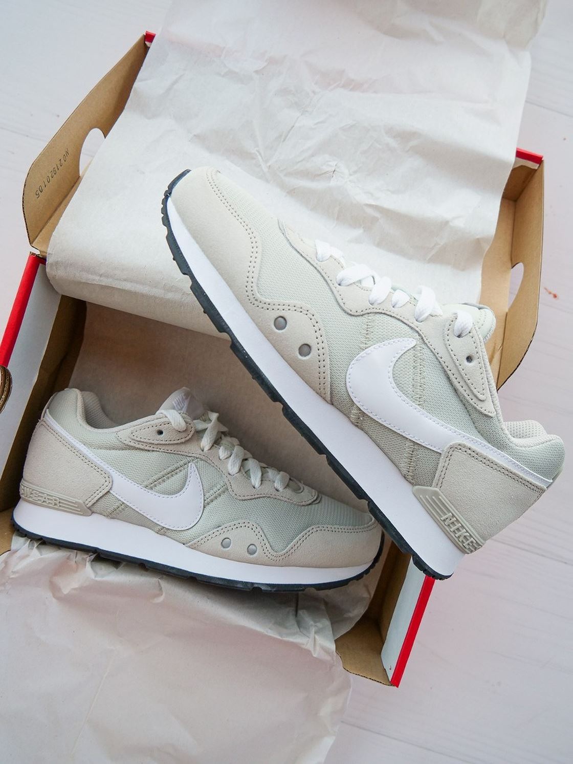 Nike Venture Runner - Light Bone/ White | Getinspired.no