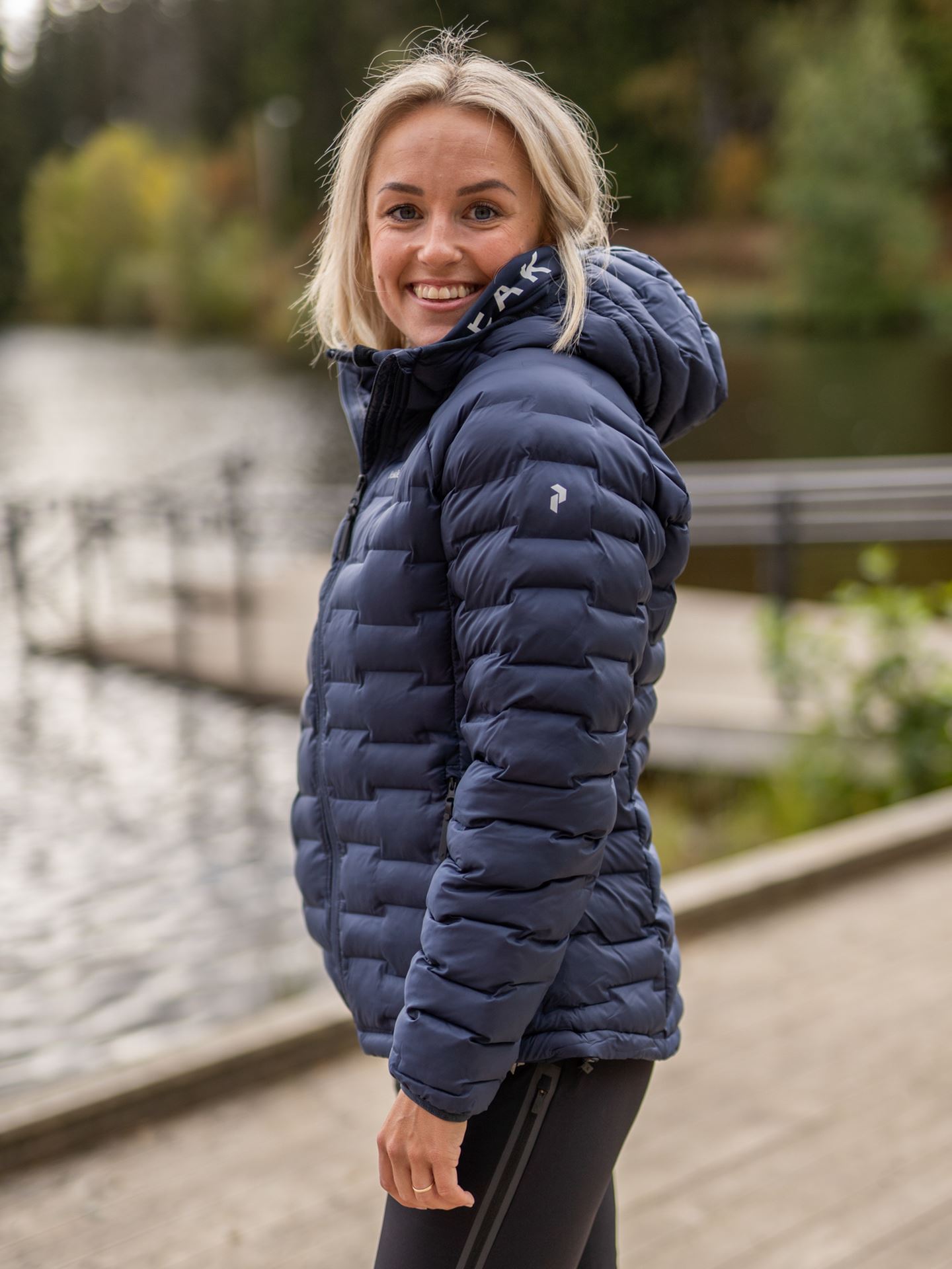 Peak Performance Argon Light Hood Jacket - Blå | Getinspired.no