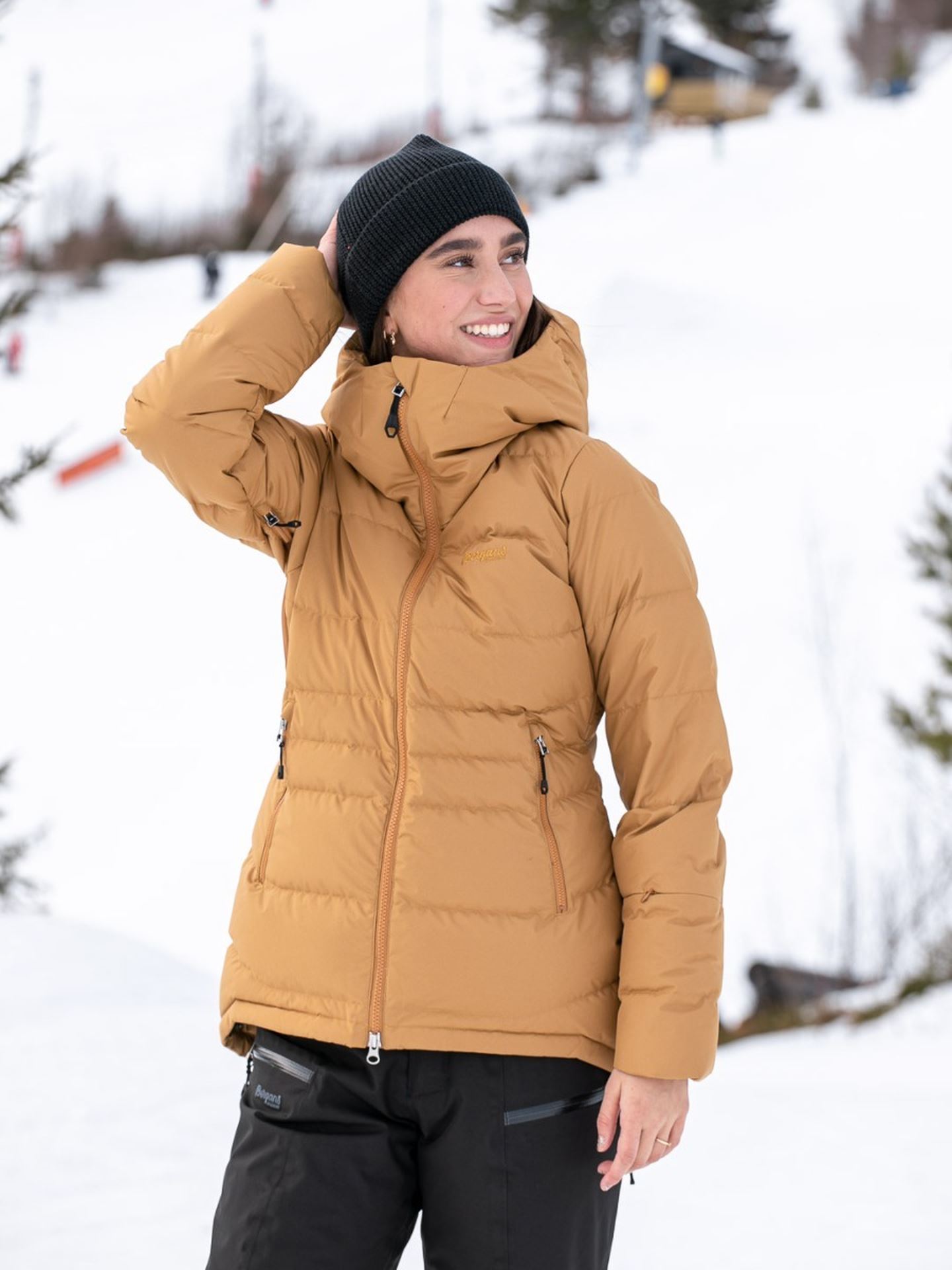 enke sand fremsætte Bergans Stranda Down Hybrid Jkt - Dark Mustard Yellow | Getinspired.no