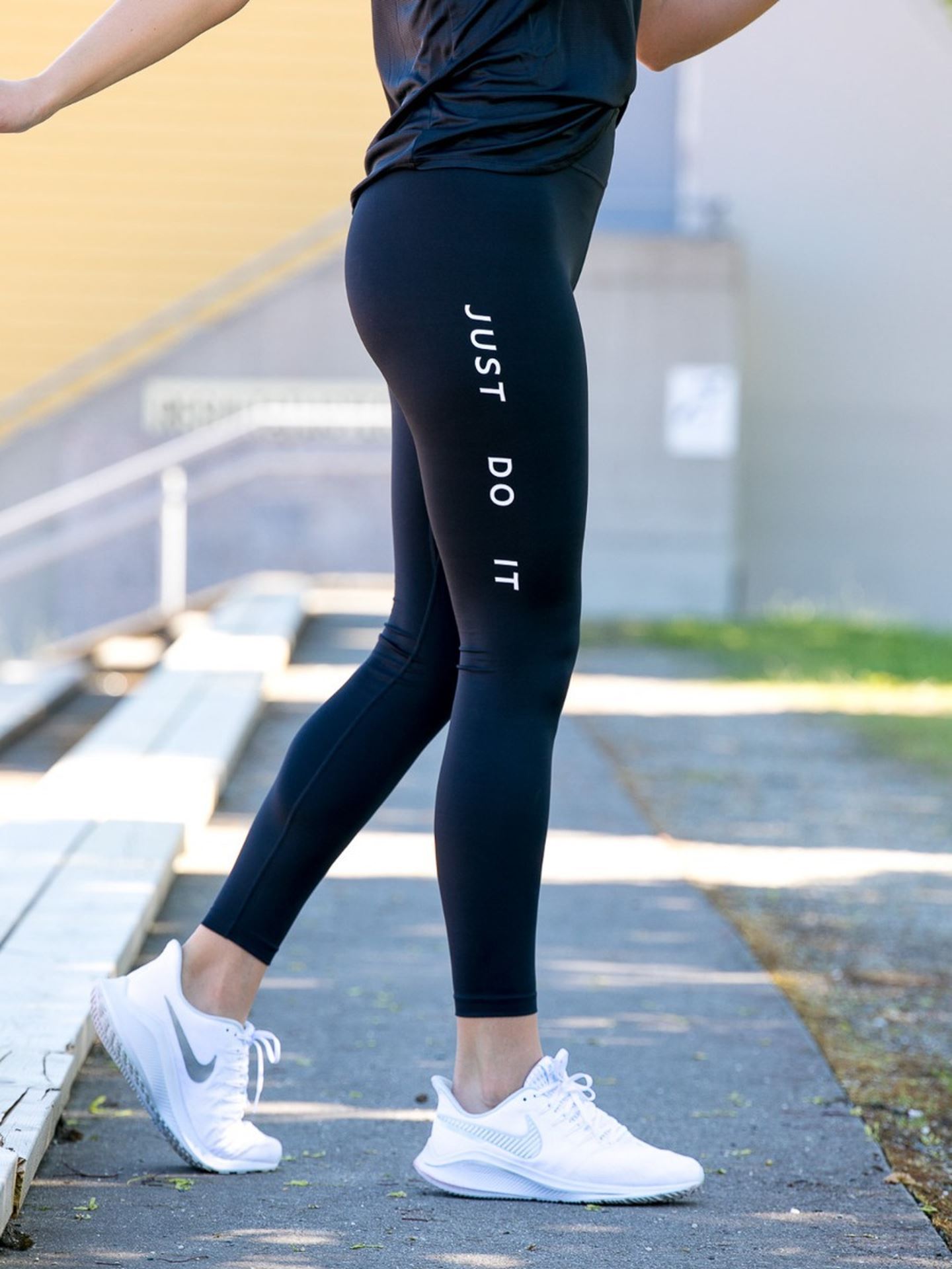 NIKE Swoosh Run Tights SORT Getinspired.no