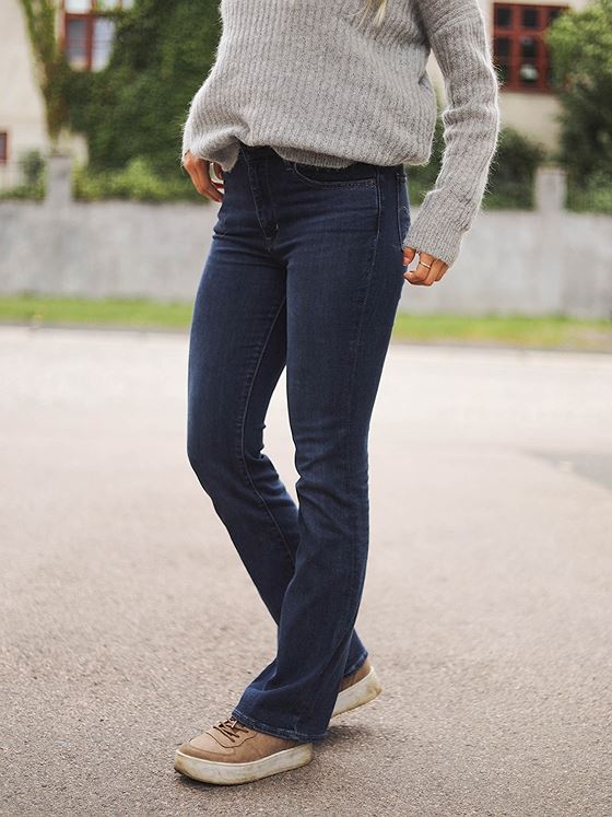 Levis 725 High Rise Bootcut 0034