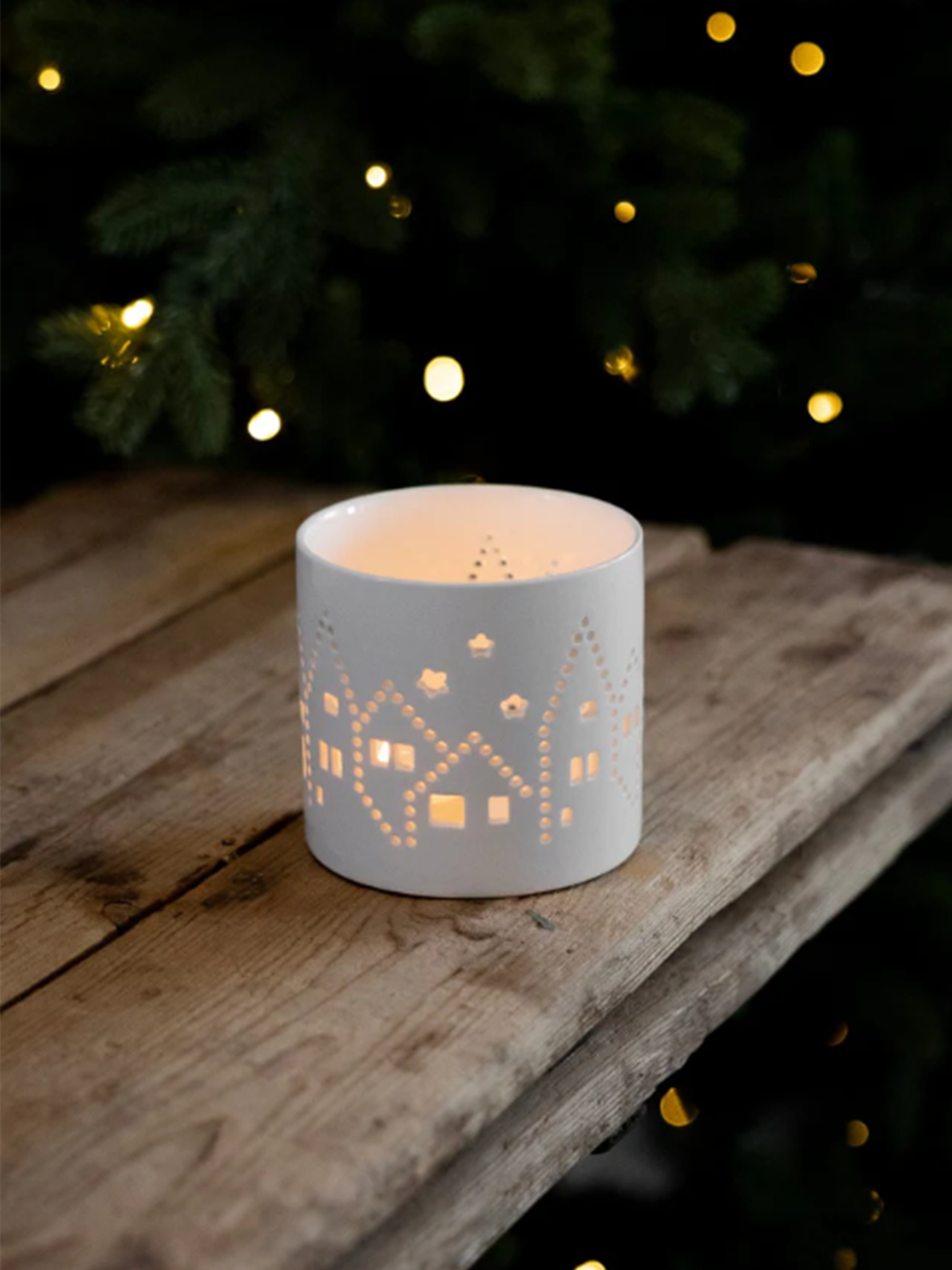 Sögne Hvit T-Lysholder Juleby Medium Warm White