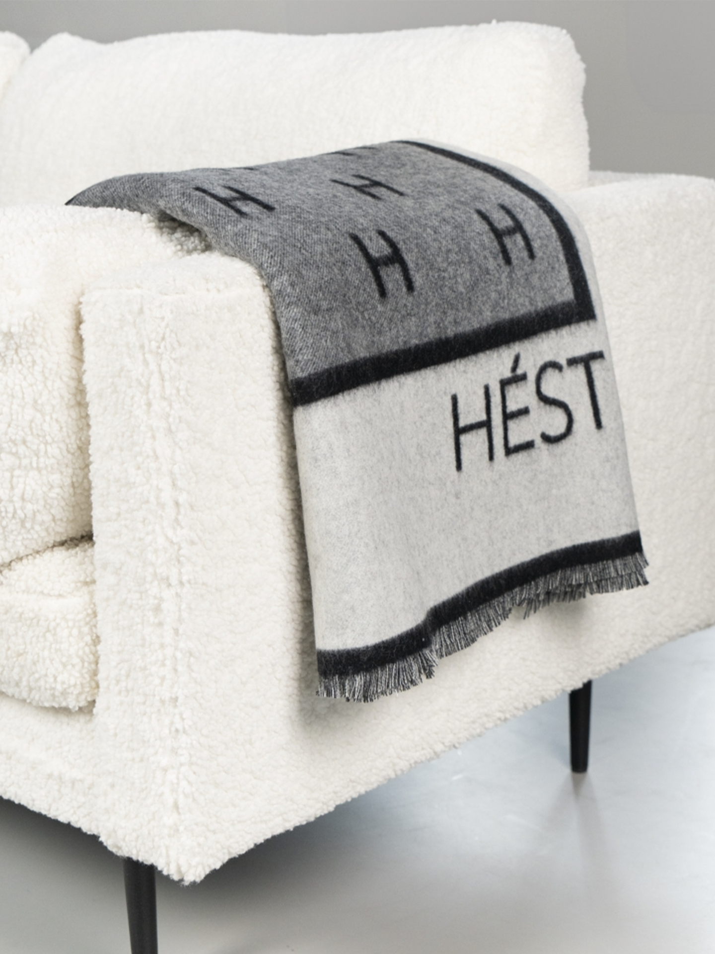 Hést Manon Blanket Jet Black