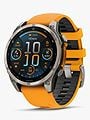 Garmin fenix 8–47 mm, AMOLED Sapphire, Titan med oransje/grafittifarget silikonrem