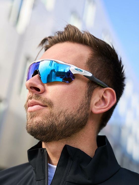 Oakley Radar Ev Path Polished White / Brilleglassfarge: Prizm Sapphire / Lysgjennomslipp: 12%