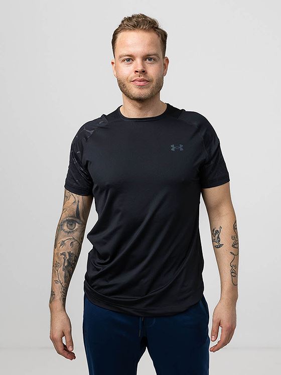 Under Armour Rush Emboss Short Sleeve Tee Black / Black